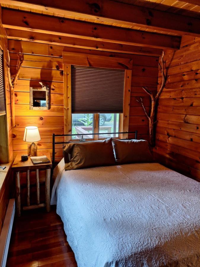Neshannock Creekside Log Cabin Volant Extérieur photo