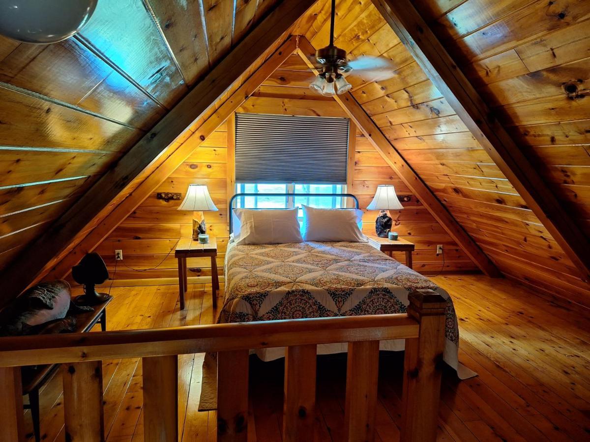 Neshannock Creekside Log Cabin Volant Extérieur photo