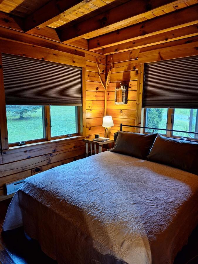 Neshannock Creekside Log Cabin Volant Extérieur photo