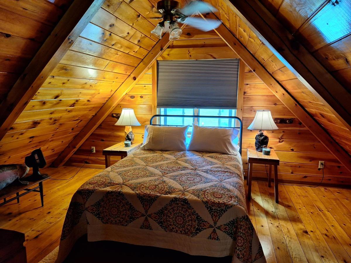 Neshannock Creekside Log Cabin Volant Extérieur photo